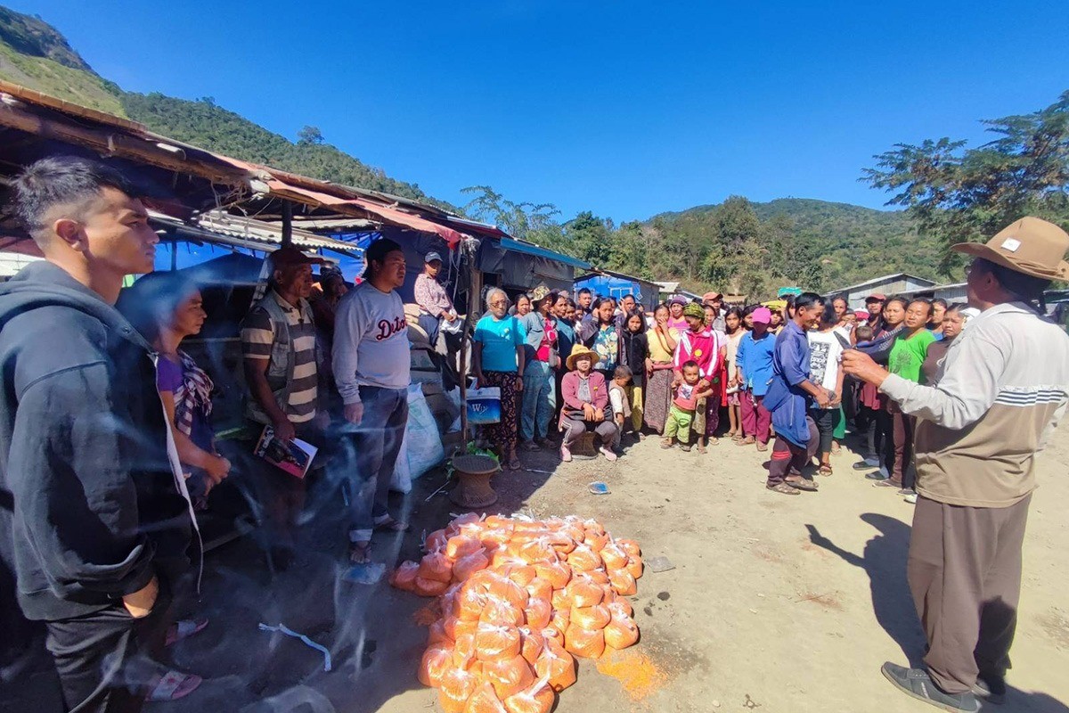 ミャンマー少数民族地域での食料と物資の配付