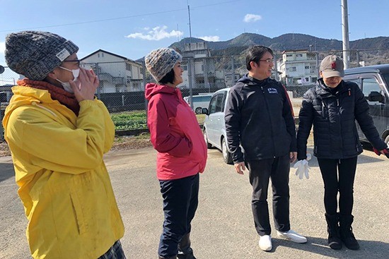 コミュニティ農園での堆肥づくりワークショップ