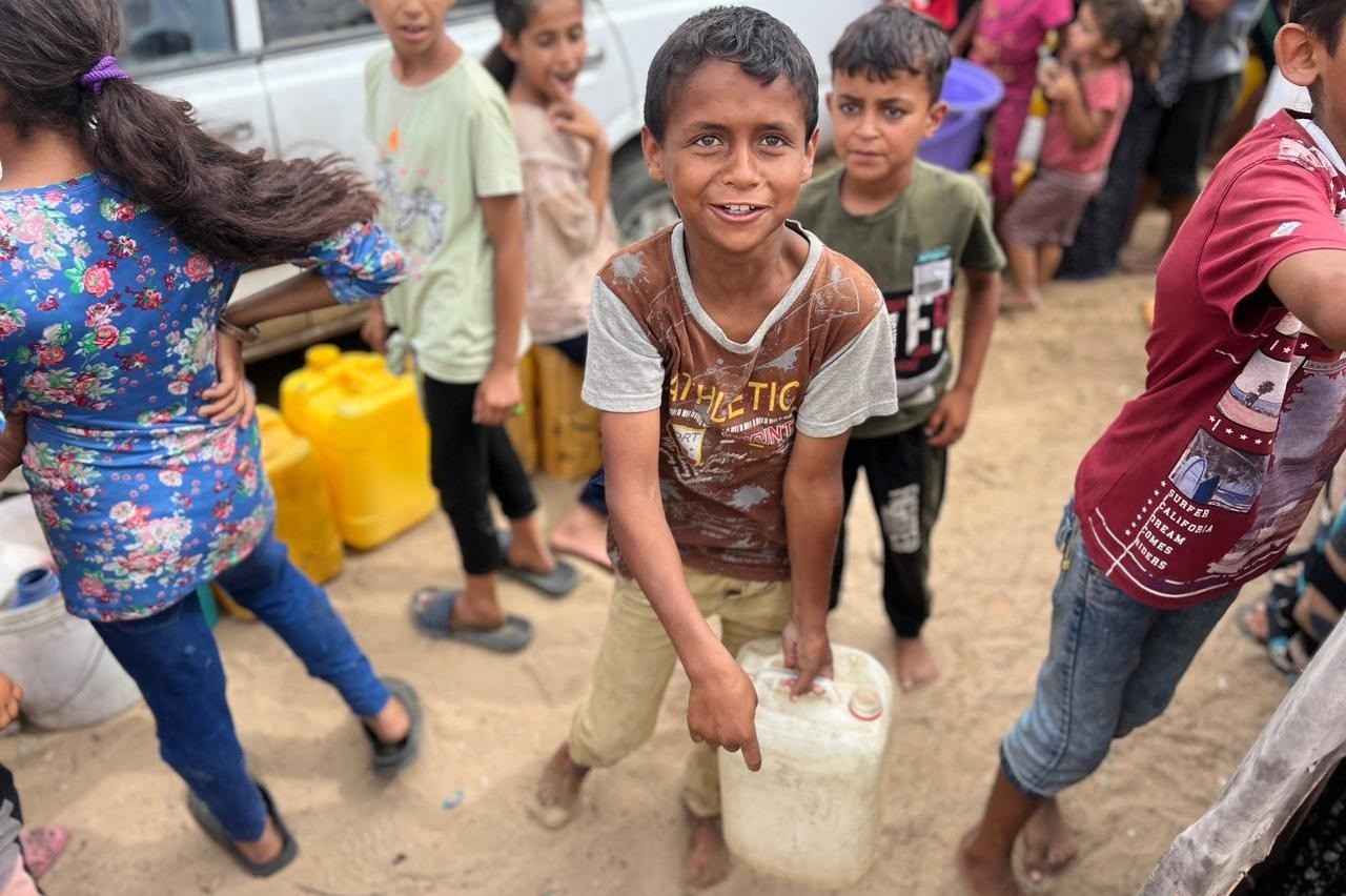 ガザ緊急支援：ラファ侵攻後にできた避難民キャンプに水タンクを設置しました