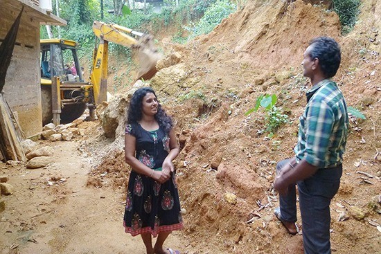 デニヤヤ 土砂の撤去作業