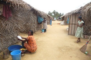 ジャフナ難民キャンプに食糧を届けています