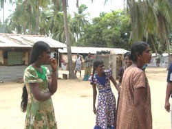 ジャフナの難民キャンプで再会した女性