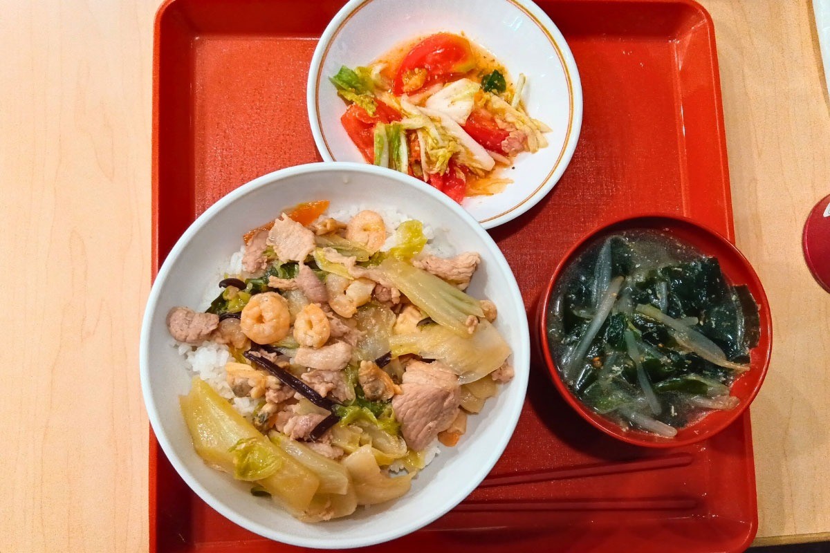 みんかふぇ子ども食堂で囲む食卓
